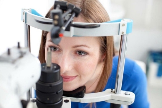 Eye Floaters Diagnosis & Treatment image