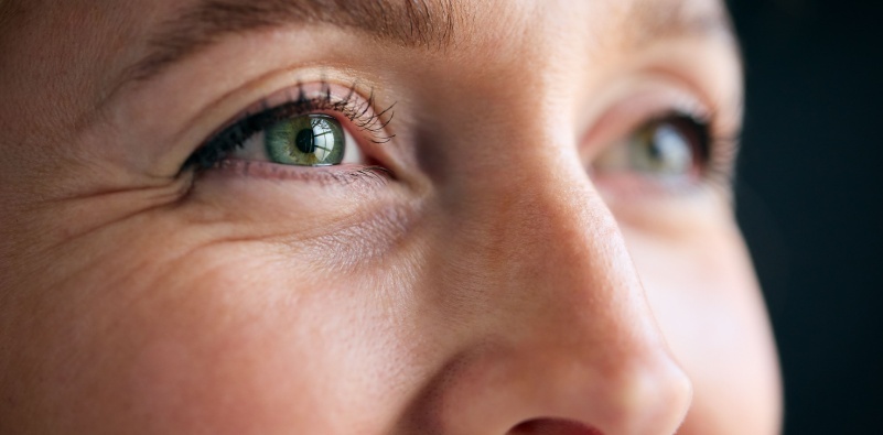 Patient with healthy eyes relieved