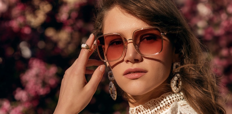 woman wearing oversized rose-tinted square sunglasses